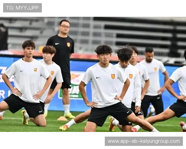 重庆铜梁龙迪马塔外脚背传中,后点包抄差点撞进 重庆铜梁龙迪马塔外脚背传中,后点包抄差点撞进